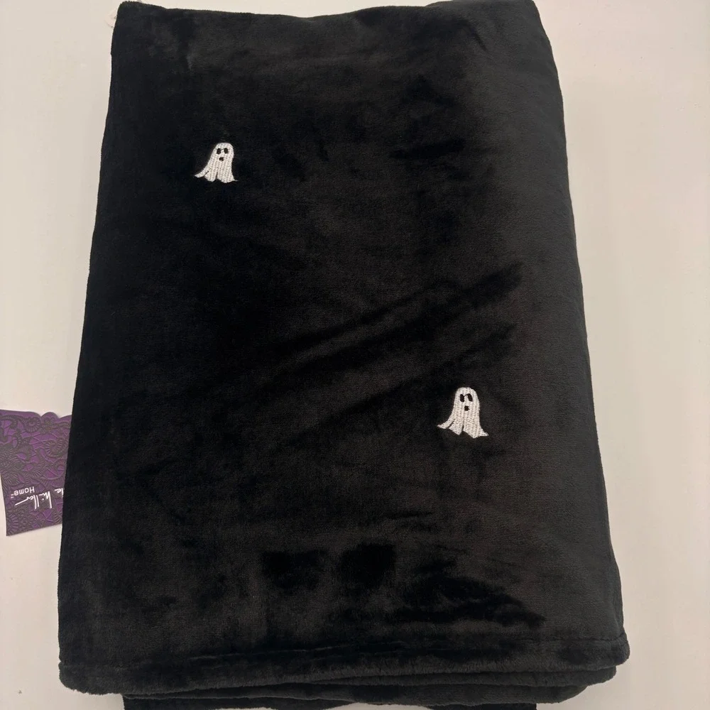 Nicole Miller Home Black Ghost Plush Throw Blanket Halloween Spooky 50x70 NEW